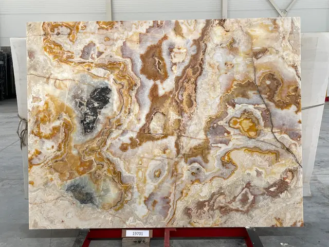 Слэб из оникса MIELE полированный 2500x1900x20 мм, код 19701