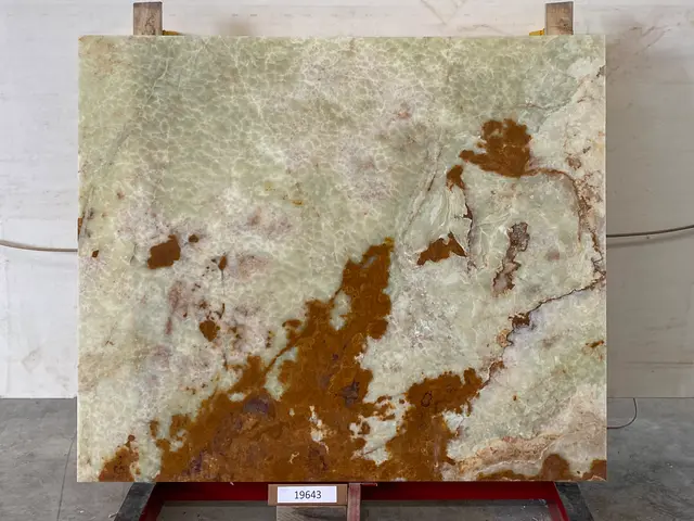 Слэб из оникса VERDE полированный 1900x1600x20 мм, код 19643