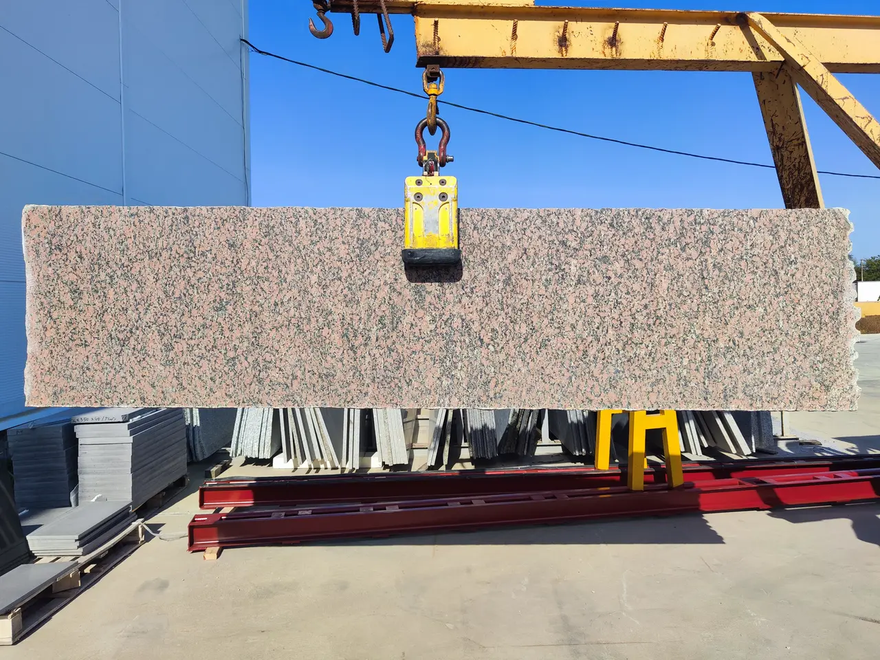 Полоса из гранита RED ASWAN полированный 3000x700x30 мм, код 22031