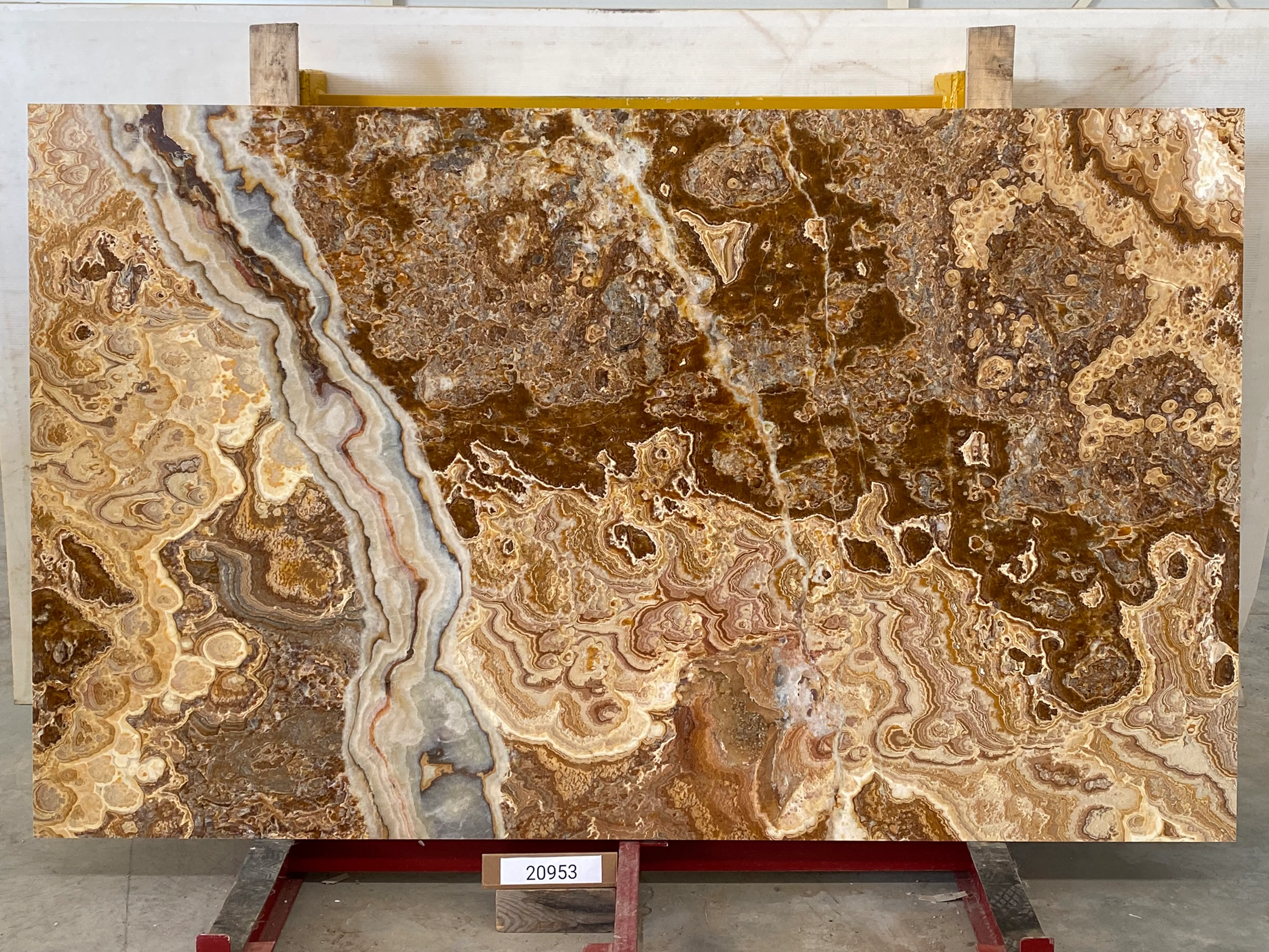 Слэб из оникса ONICE ROMANTIC BROWN полированный 2530x1530x20 мм, код 20953