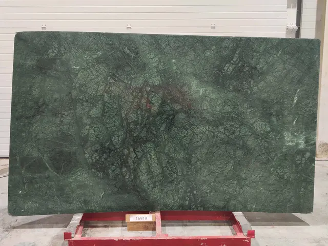 Слэб из мрамора INDIAN GREEN полированный 2850x1640x30 мм, код 16919