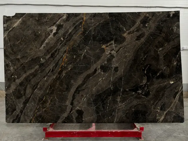 Слэб из мрамора SAINT PELAGIA полированный 3010x1860x20 мм, код 24528