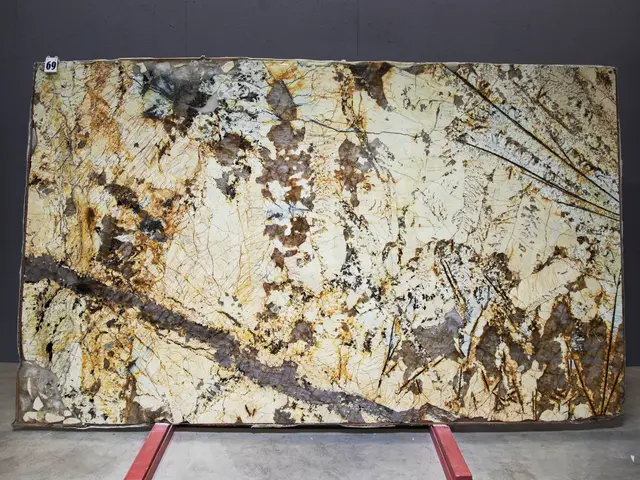 Слэб из кварцита PATAGONIA GOLD полированный 3280x2000x20 мм, код 28259