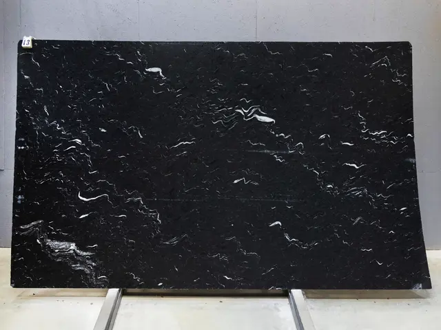 Слэб из гранита LAGUNA BLACK LEATHER 3260x2010x30 мм, код 29363