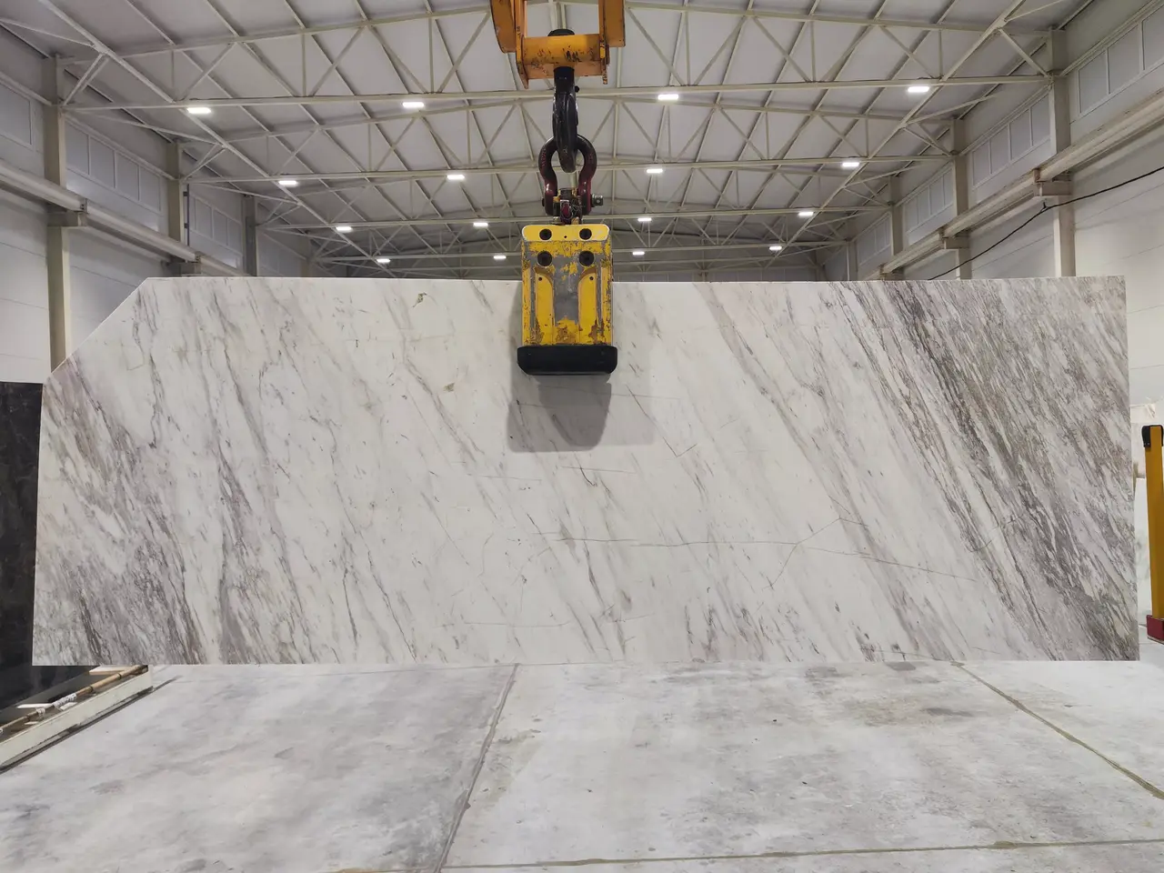 Полоса из мрамора VOLAKAS полированный 2160x820x30 мм, код 22503