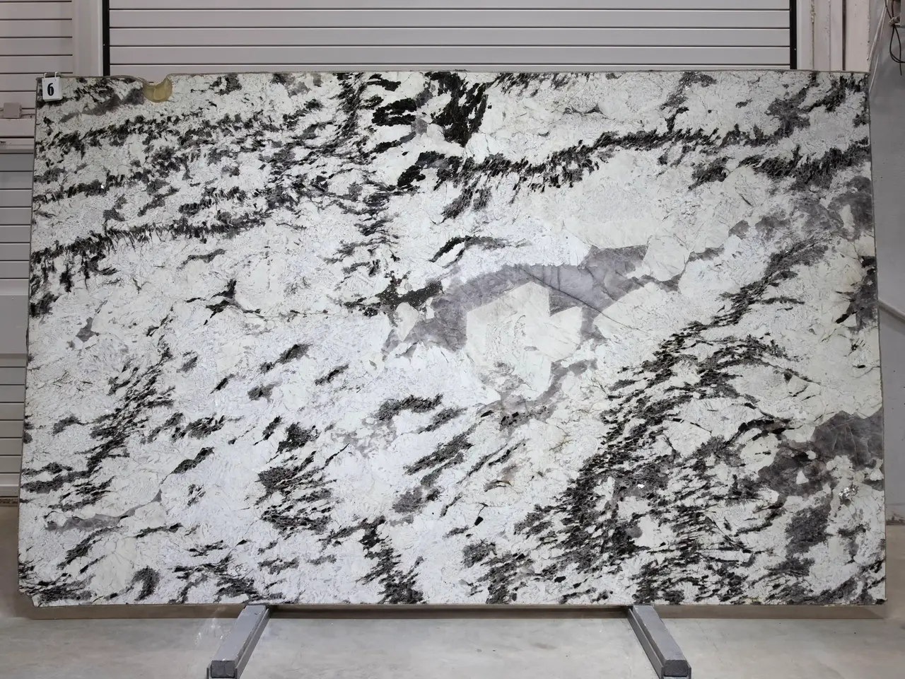 Слэб из кварцита TOURMALINE ICE полированный 3230x1990x20 мм, код 25712