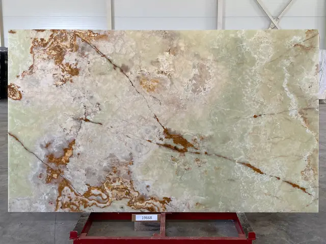 Слэб из оникса VERDE полированный 3050x1800x20 мм, код 19668