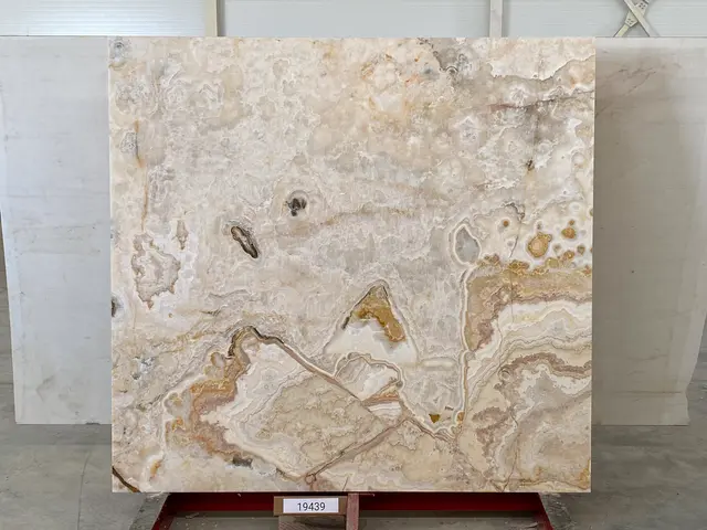 Слэб из оникса ONICE VIOLA полированный 1850x1750x20 мм, код 19439