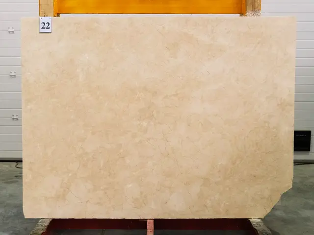 Слэб из мрамора CREMA NOVA полированный 1900x1400x30 мм, код 27598