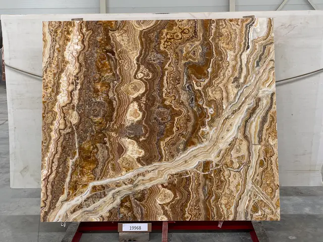 Слэб из оникса ONICE ROMANTIC BROWN полированный 2000x1700x20 мм, код 19968