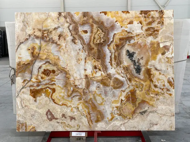 Слэб из оникса MIELE полированный 2500x1900x20 мм, код 19702