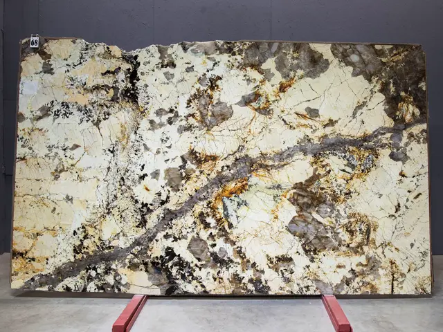 Слэб из кварцита PATAGONIA GOLD полированный 3280x2000x20 мм, код 28258