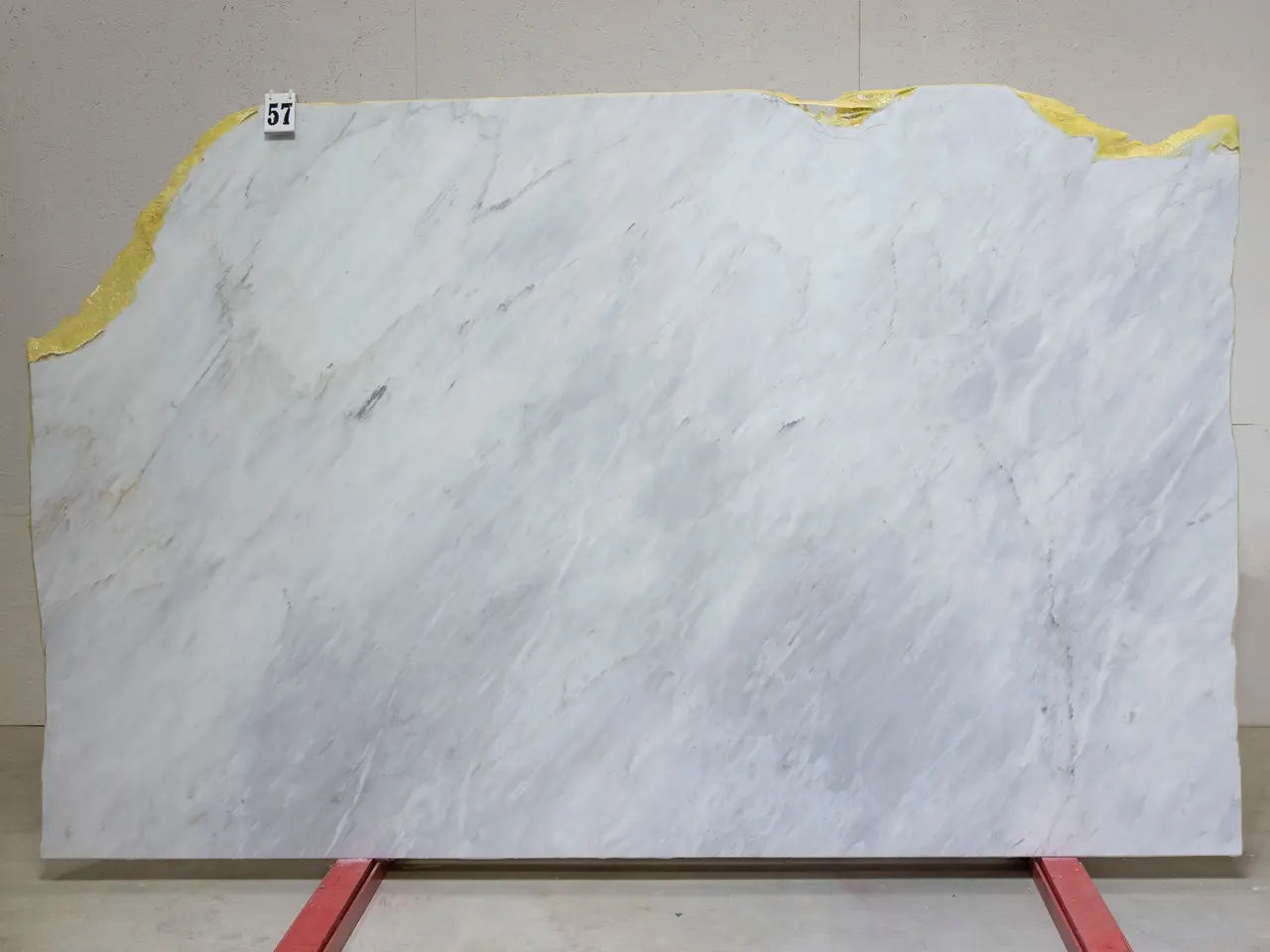 Слэб из мрамора BARGILIO APUANO LIGHT полированный 2450x1450x20 мм, код 26558