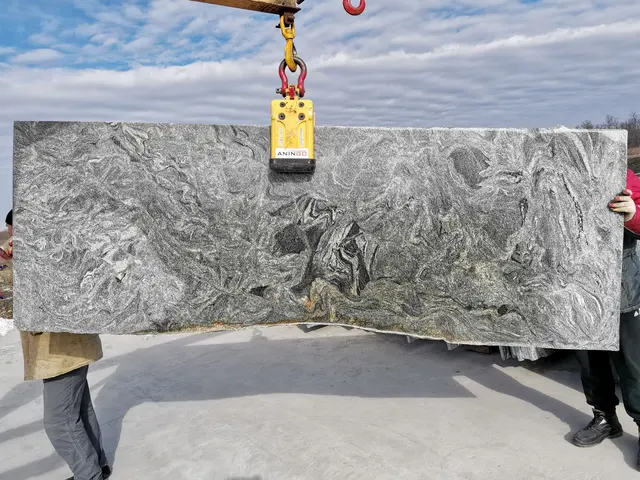 Полоса из гранита KUPPAM GREEN полированный 1120x1000x30 мм, код 17147