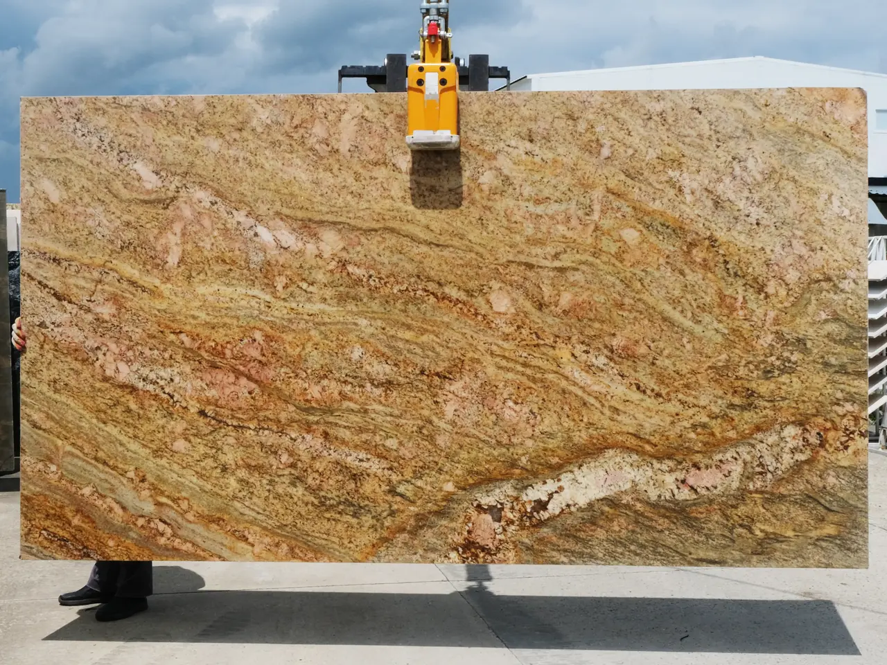 Слэб из гранита IMPERIAL GOLD полированный 3340x1840x20 мм, код 28067