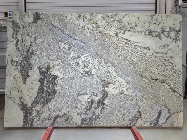 Слэб из гранита REAL BLANСO полированный 3210x2070x20 мм, код 28491