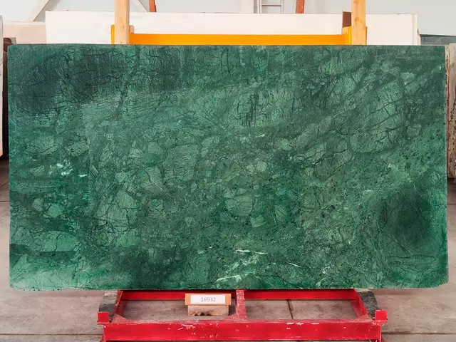 Слэб из мрамора INDIAN GREEN полированный 2680x1490x20 мм, код 16932