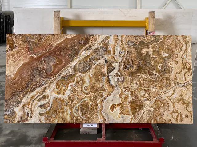 Слэб из оникса ONICE ROMANTIC BROWN полированный 2850x1350x20 мм, код 19735