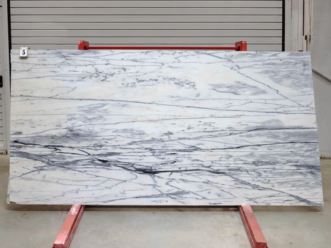 Слэб из мрамора CALACATTA OPTIMA полированный 2650x1300x20 мм, код 28123