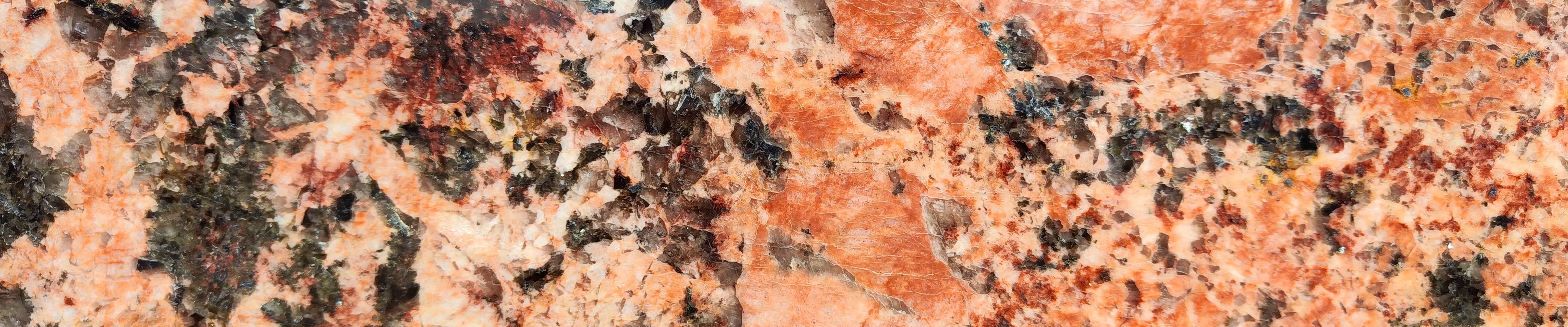 Гранит ALASKA RED полированный