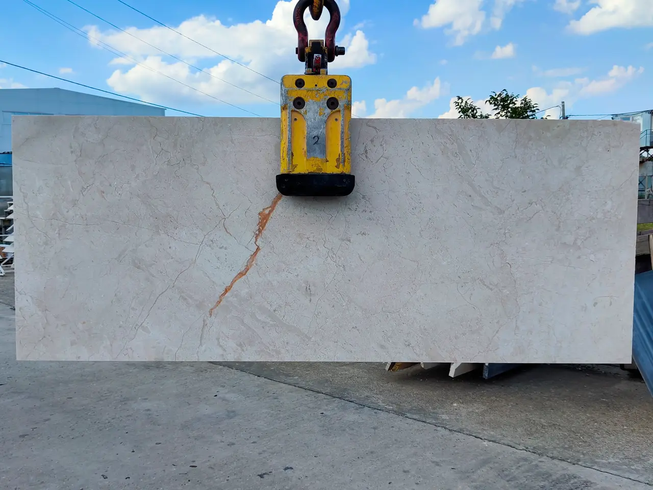 Полоса из мрамора CREMA NOVA полированный 1760x690x30 мм, код 25017