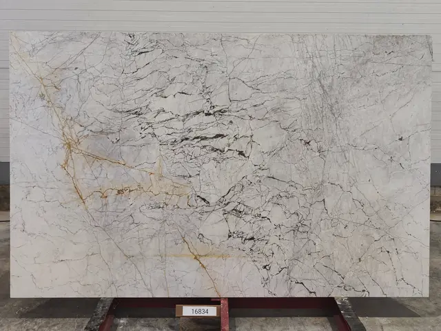 Слэб из мрамора STATUARIO полированный 2700x1700x20 мм, код 16834