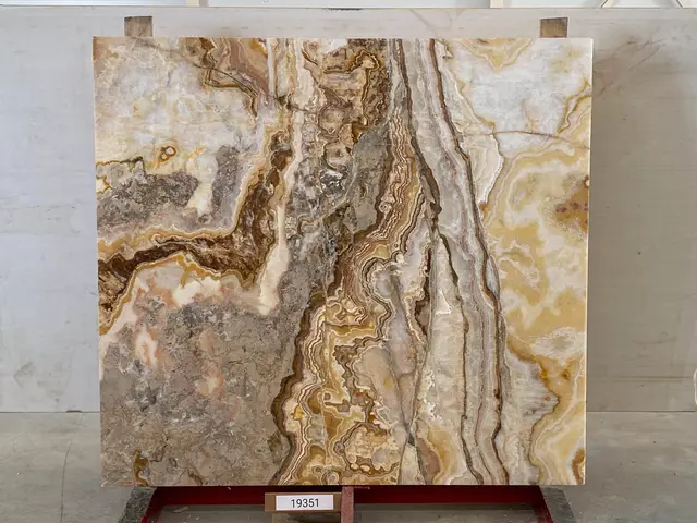 Слэб из оникса ONICE FIRE полированный 1850x1650x20 мм, код 19351