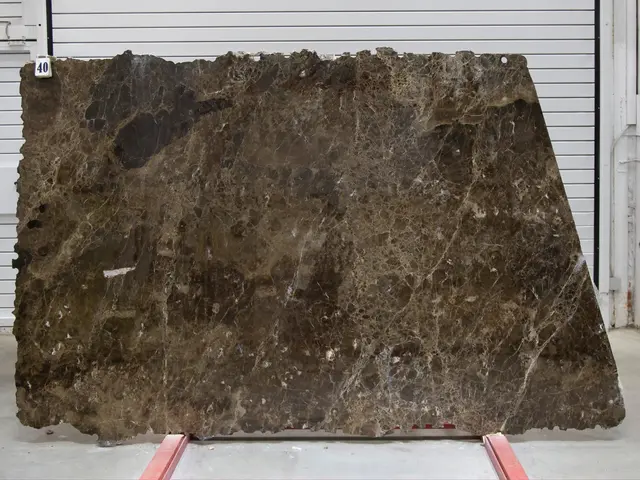 Слэб из мрамора EMPERADOR DARK полированный 2450x1720x20 мм, код 25799