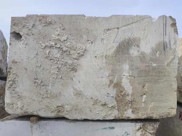 Травертин Блок из травертина DIAMOND 2150x1700x1300 мм, код 23530