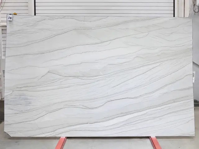 Слэб из кварцита CHANTILLY полированный 3100x2010x20 мм, код 26971