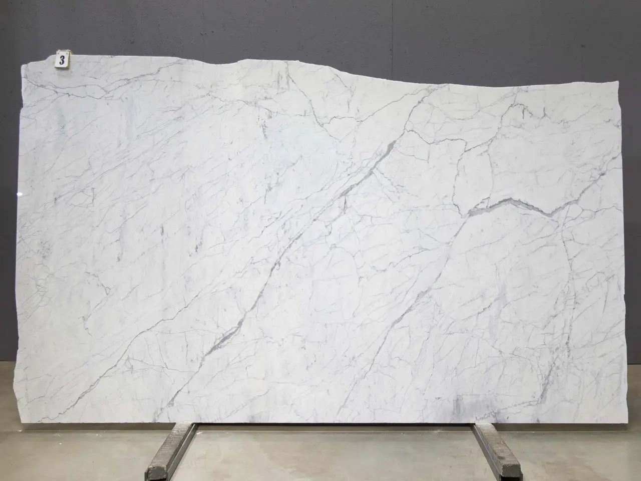 Слэб из мрамора STATUARIETTO PREMIUM полированный 3000x1600x20 мм, код 26219