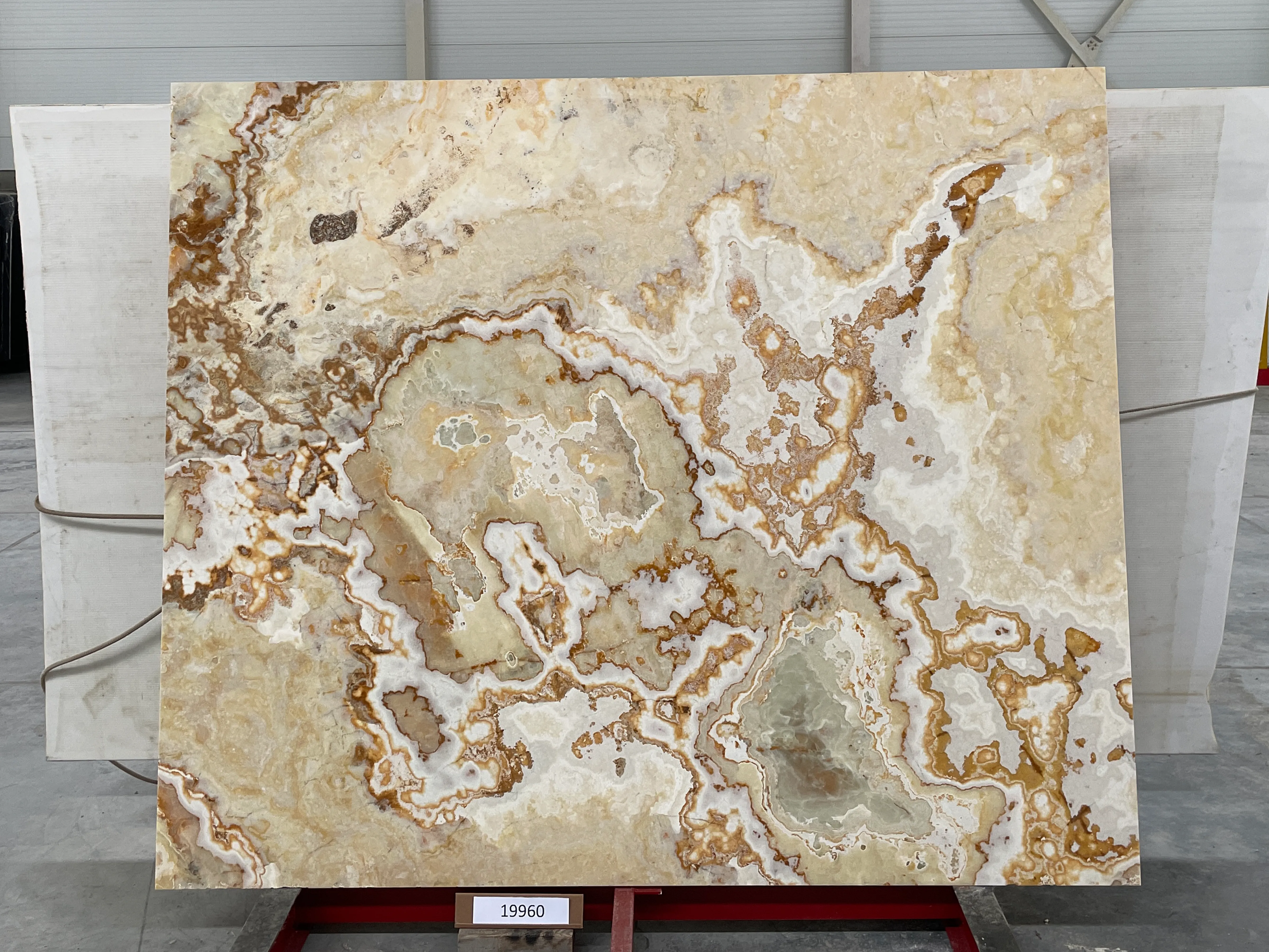 Слэб из оникса ONICE WHITE FLORENCE полированный 2130x1630x20 мм, код 19960