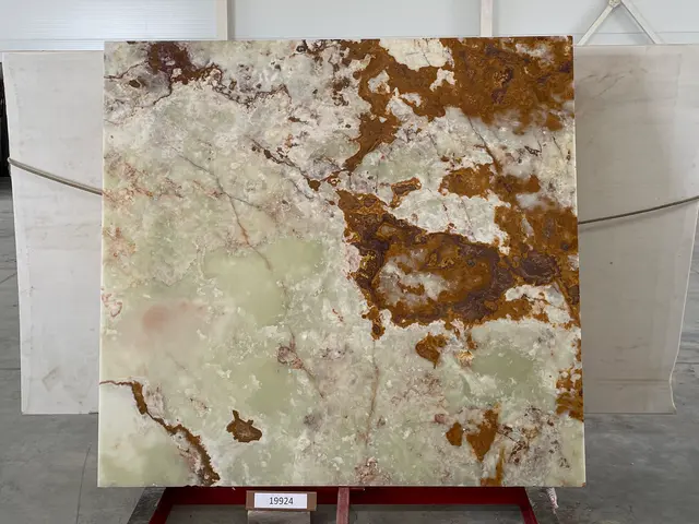 Слэб из оникса VERDE полированный 1940x1800x20 мм, код 19924