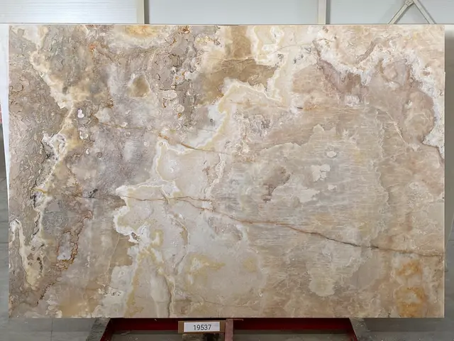 Слэб из оникса ONICE VIOLA полированный 2600x1750x20 мм, код 19537