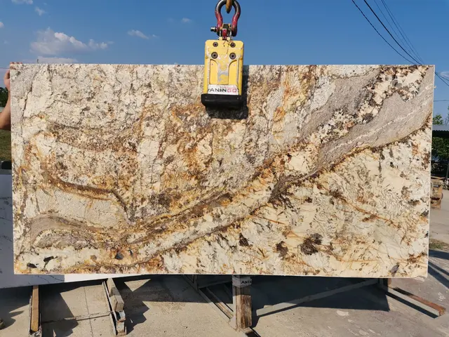 Слэб из гранита ROYAL GOLD 2870x1290x30 мм, код 17117