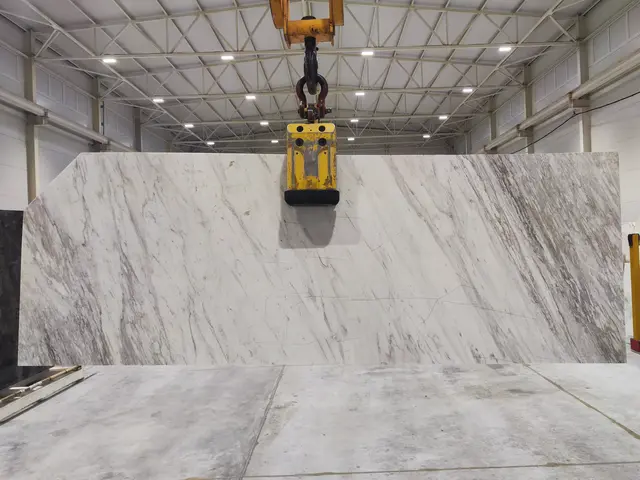 Полоса из мрамора VOLAKAS полированный 2160x820x30 мм, код 22503