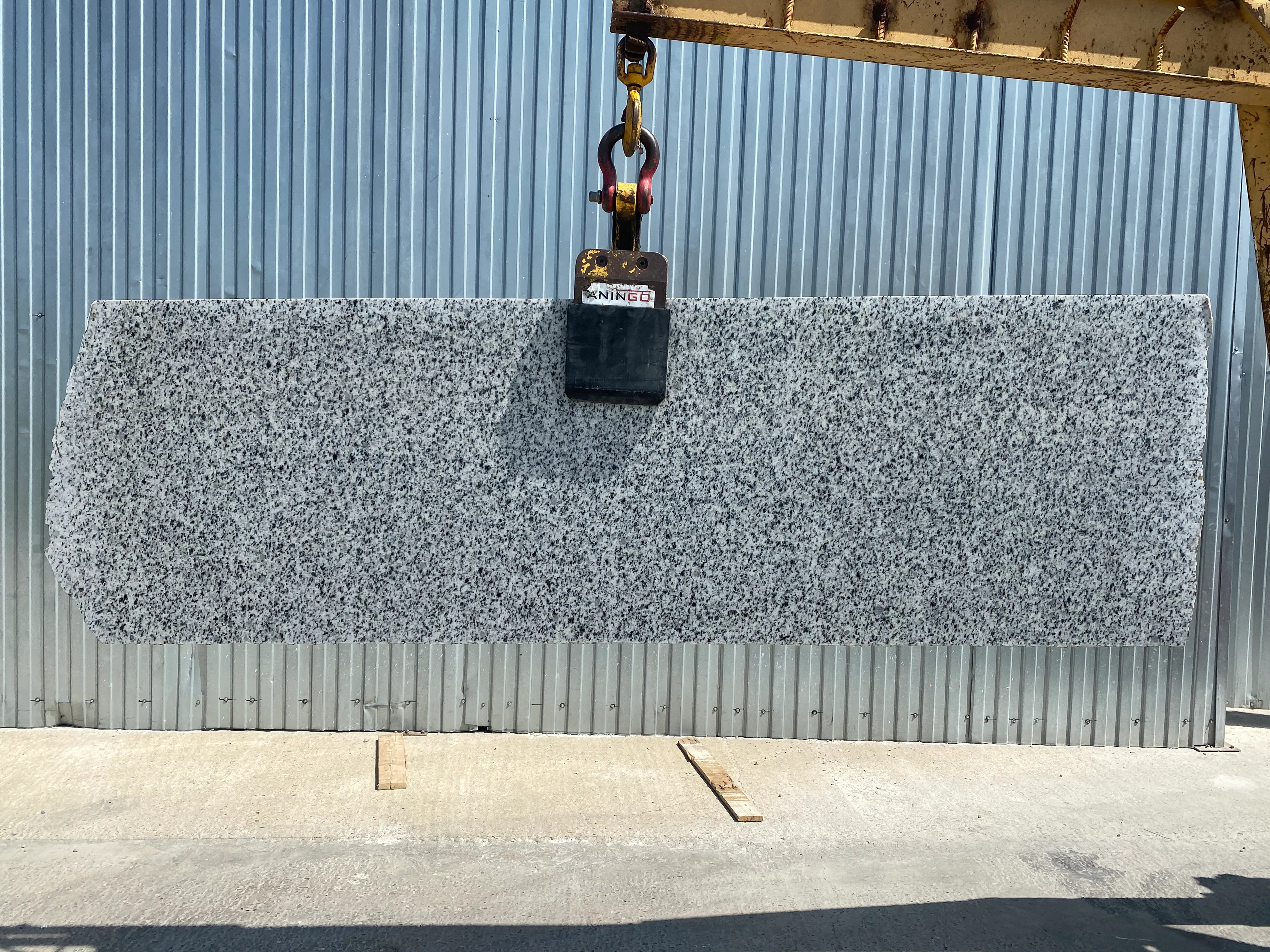 Полоса из гранита BELLA WHITE NEW полированный 2270x700x20 мм, код 20668