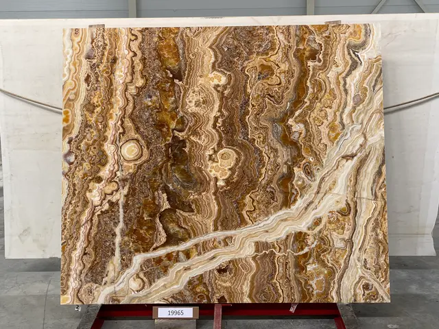 Слэб из оникса ONICE ROMANTIC BROWN полированный 2000x1700x20 мм, код 19965