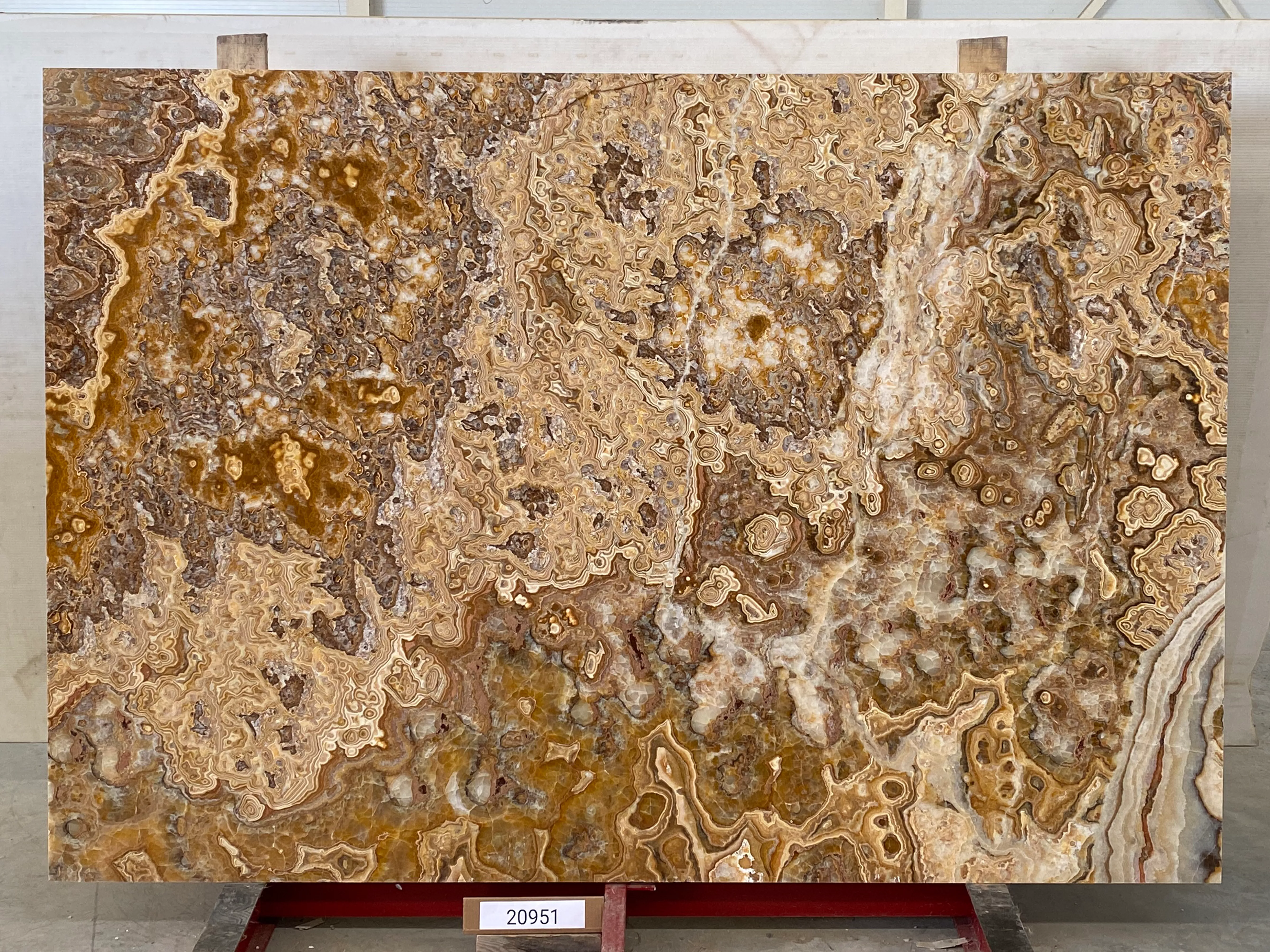 Слэб из оникса ONICE ROMANTIC BROWN полированный 2390x1650x20 мм, код 20951