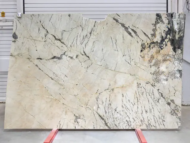 Слэб из гранита CREAM GRACE полированный 3050x1970x20 мм, код 26025