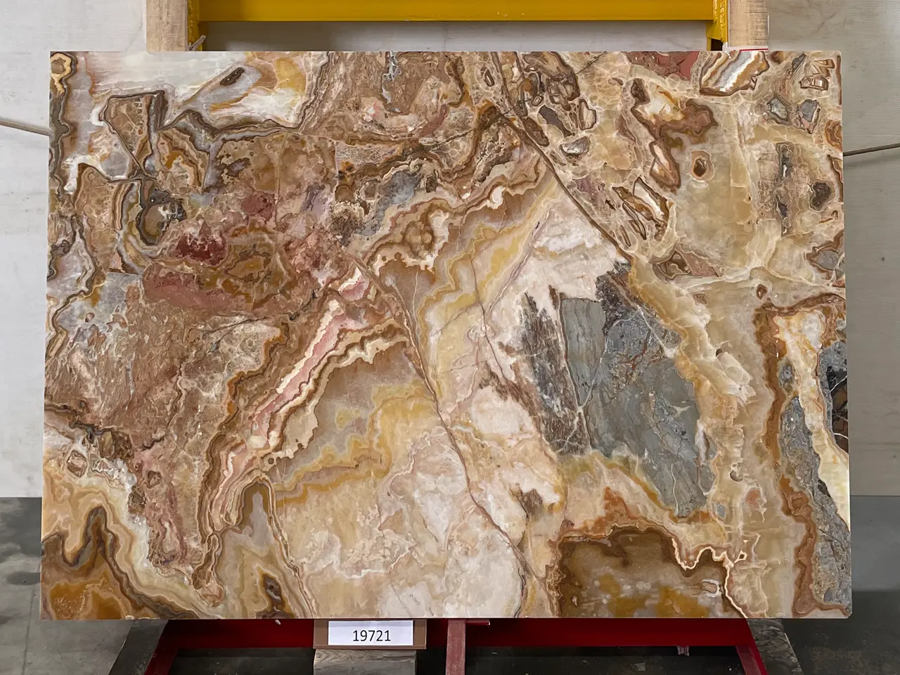 Слэб из оникса ONICE ROMANTIC BROWN полированный 2000x1400x20 мм, код 19721