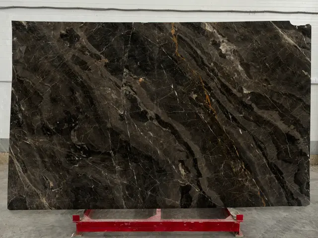 Слэб из мрамора SAINT PELAGIA полированный 3010x1860x20 мм, код 24527