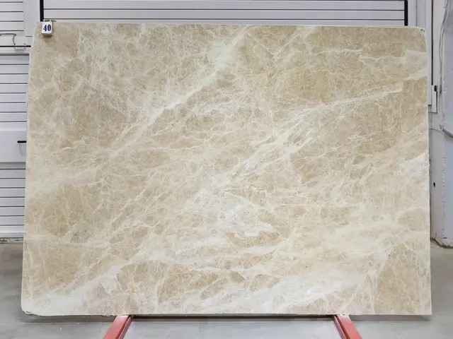 Слэб из мрамора EMPERADOR LIGHT полированный 2760x1970x20 мм, код 25783