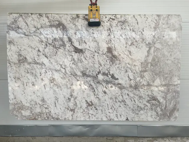 Слэб из мрамора PIRGON полированный 2950x1800x20 мм, код 14374