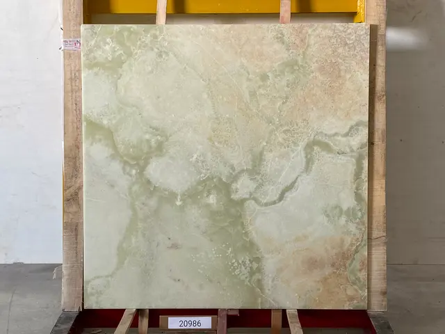 Слэб из оникса ONICE WHITE FLORENCE полированный 1400x1400x20 мм, код 20986