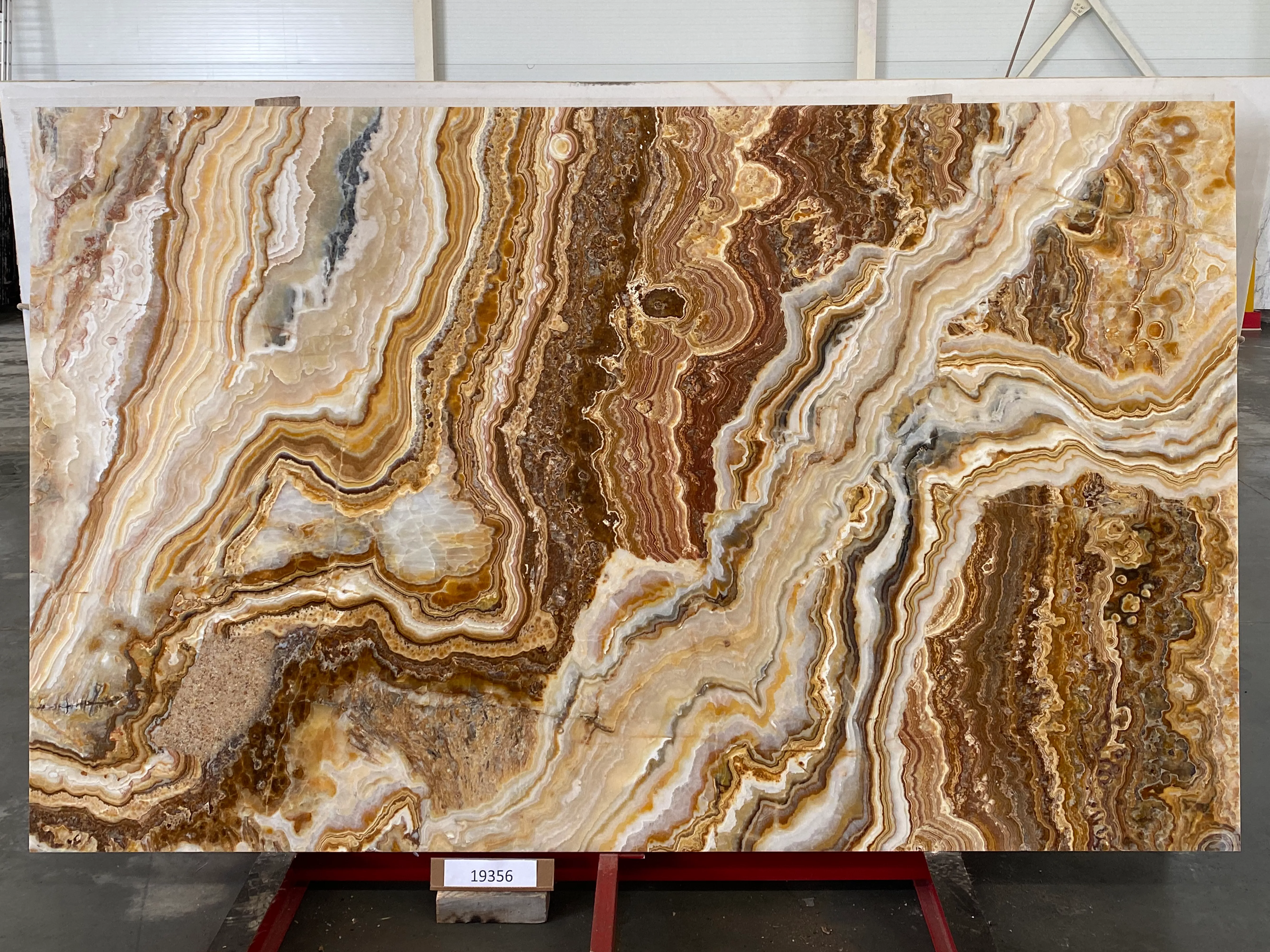 Слэб из оникса ONICE ROMANTIC BROWN полированный 2730x1680x20 мм, код 19356