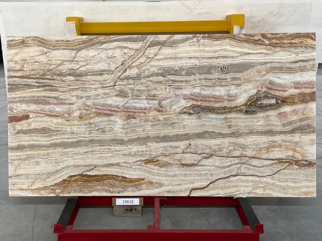 Слэб из оникса ONICE GOLDEN WAVE полированный 2700x1450x20 мм, код 19618