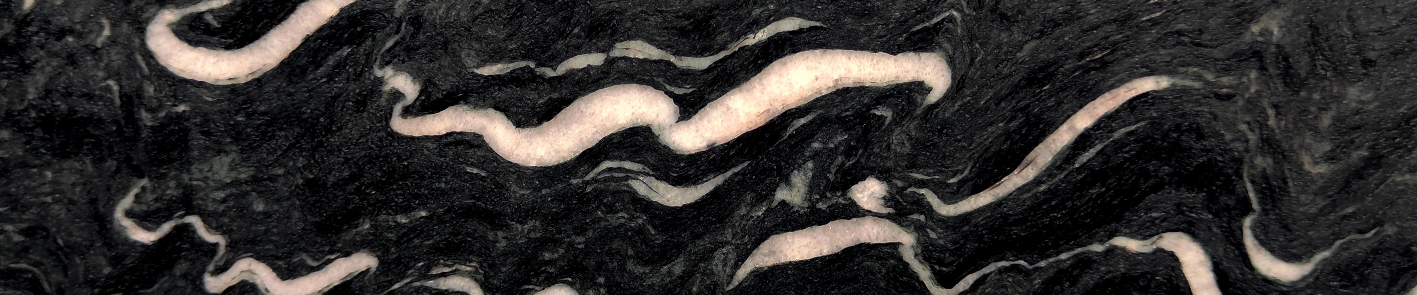 Гранит LAGUNA BLACK LEATHER полированный