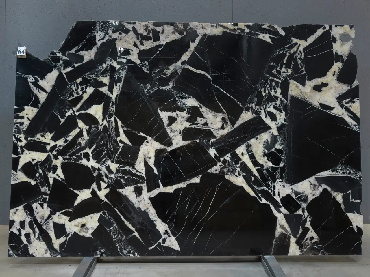 Слэб из кварцита GRAND NOIR полированный 2930x1650x20 мм, код 28321