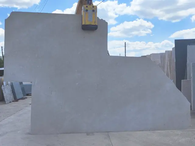 Слэб из мрамора CREMA MARFIL EXTRA полированный 1500x1400x20 мм, код 24233